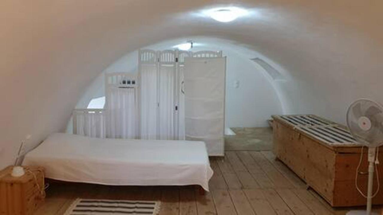 Lovely Traditionnal House With Sea View Тірос Екстер'єр фото