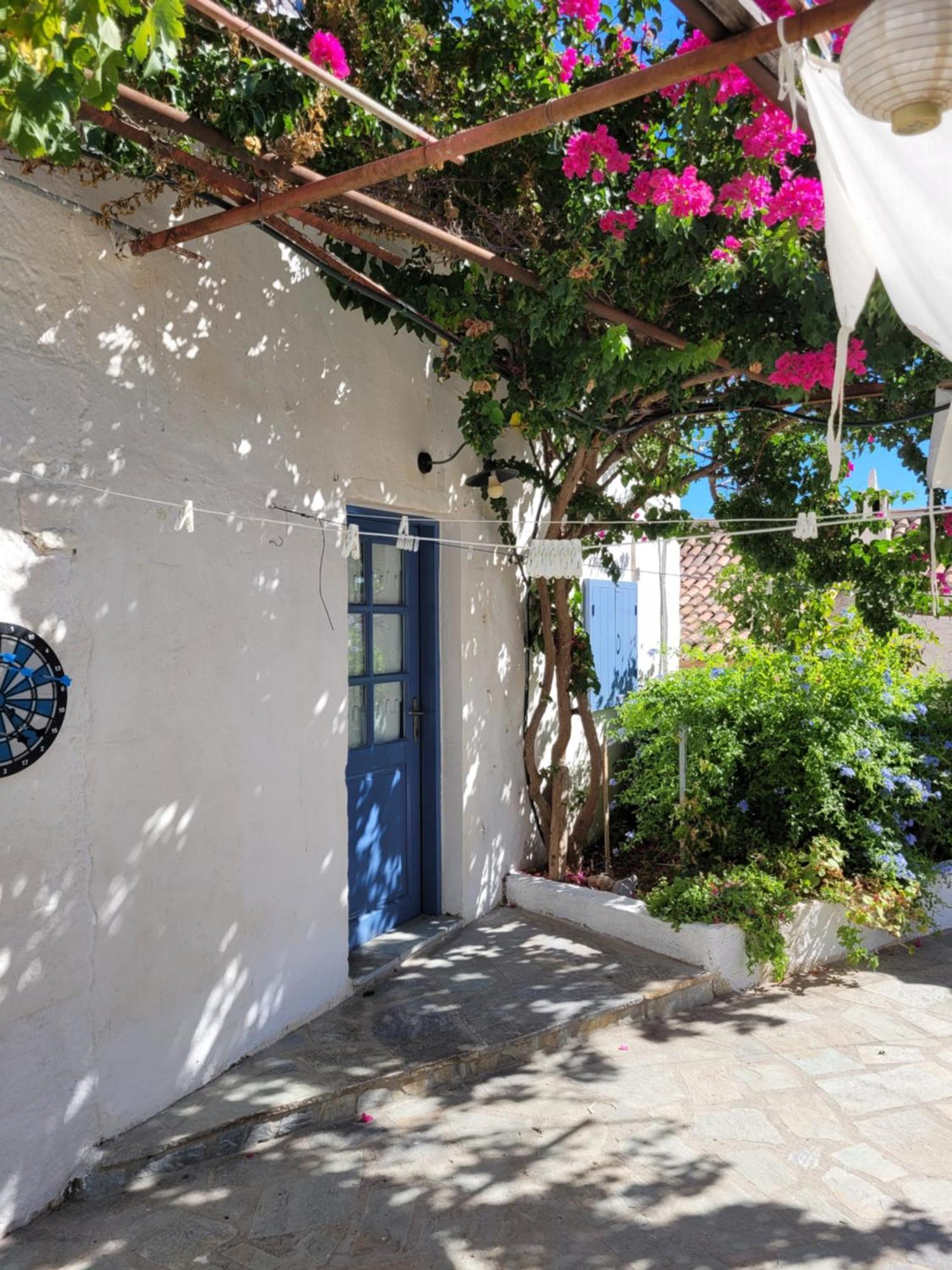 Lovely Traditionnal House With Sea View Тірос Екстер'єр фото