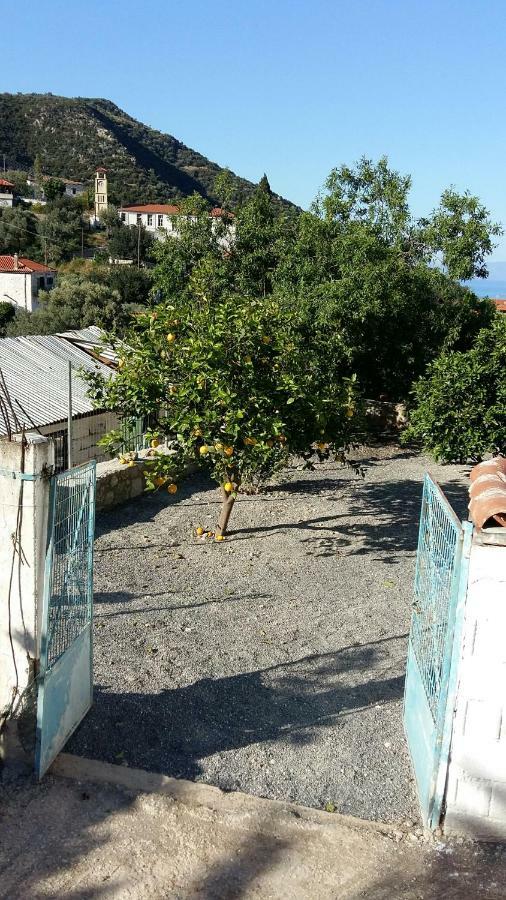 Lovely Traditionnal House With Sea View Тірос Екстер'єр фото