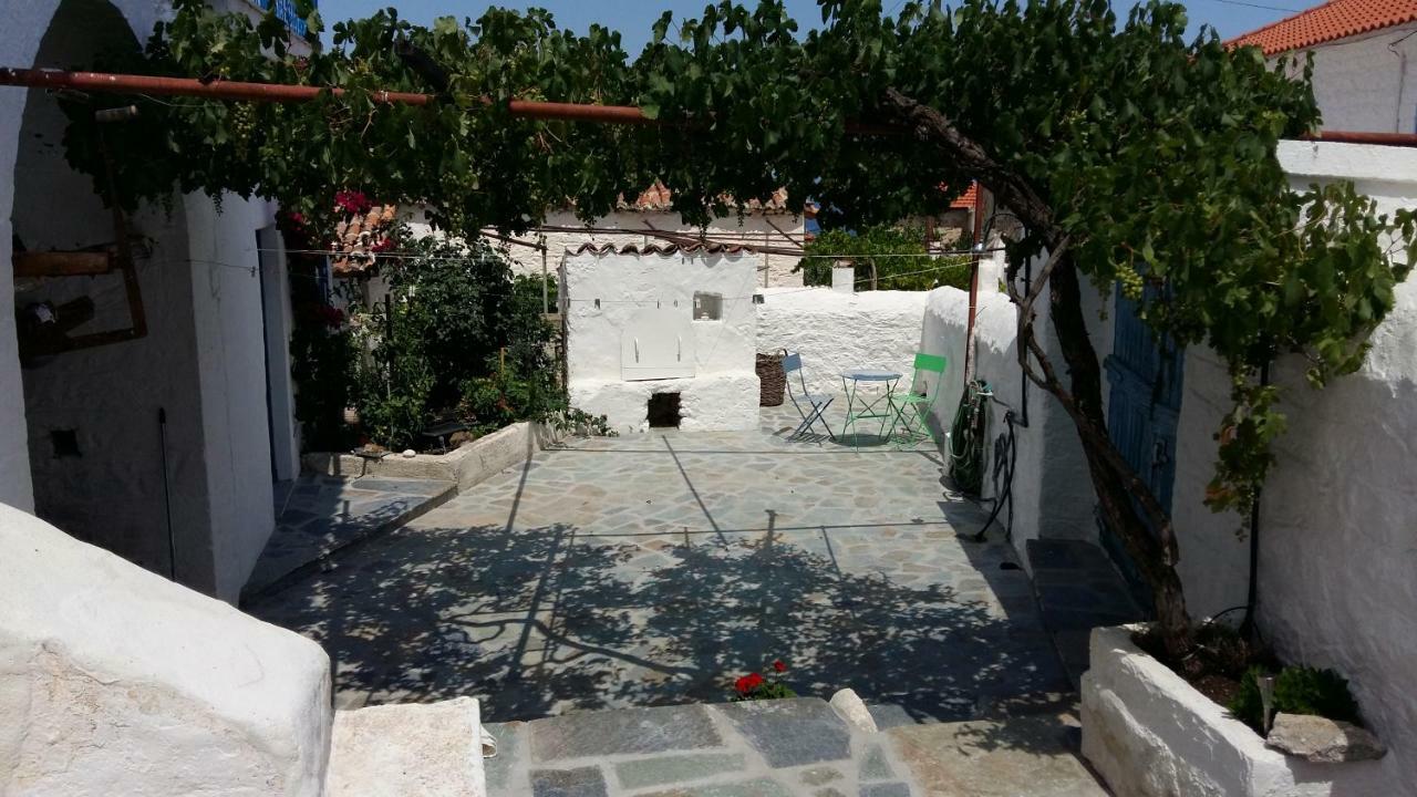 Lovely Traditionnal House With Sea View Тірос Екстер'єр фото