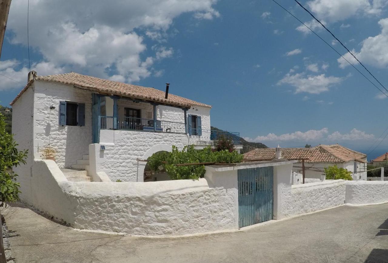 Lovely Traditionnal House With Sea View Тірос Екстер'єр фото